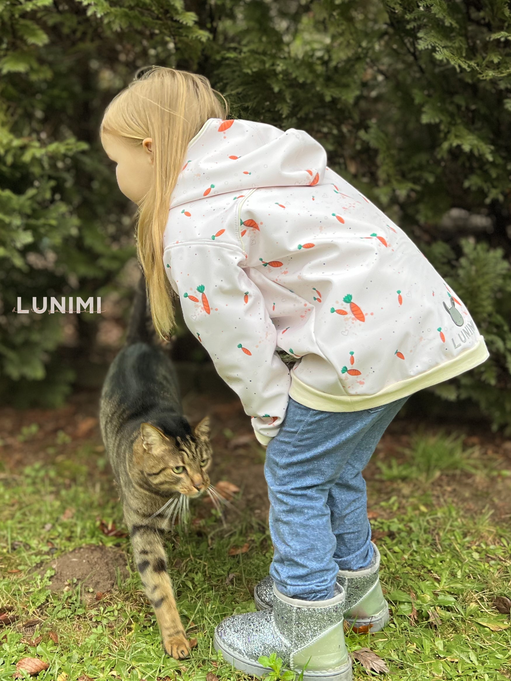 Love carrots in the heart Eigenproduktion beige